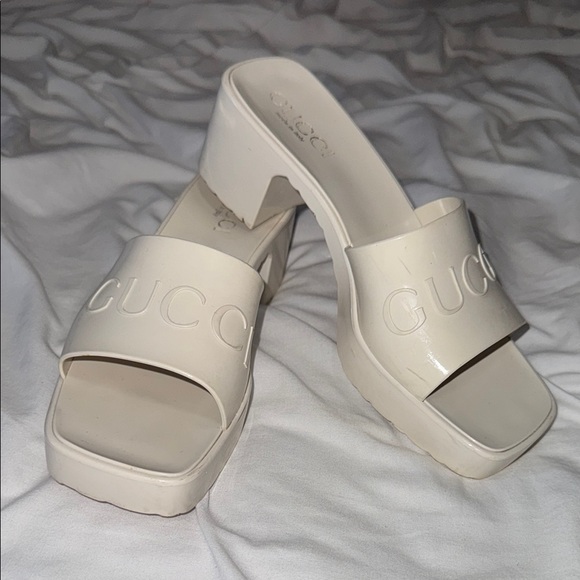Gucci Women's Cream Slide Sandals - Picture 1 of 3
